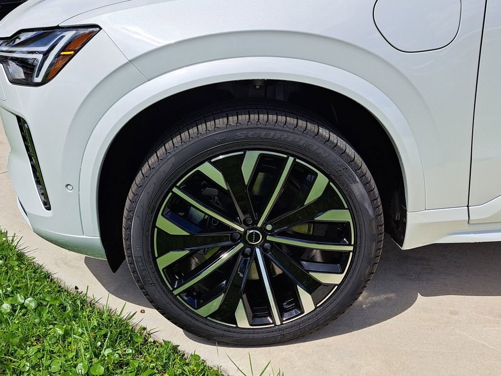 New 2026 Volvo XC90 T8 Ultra w/ Protection Package Premier image 3