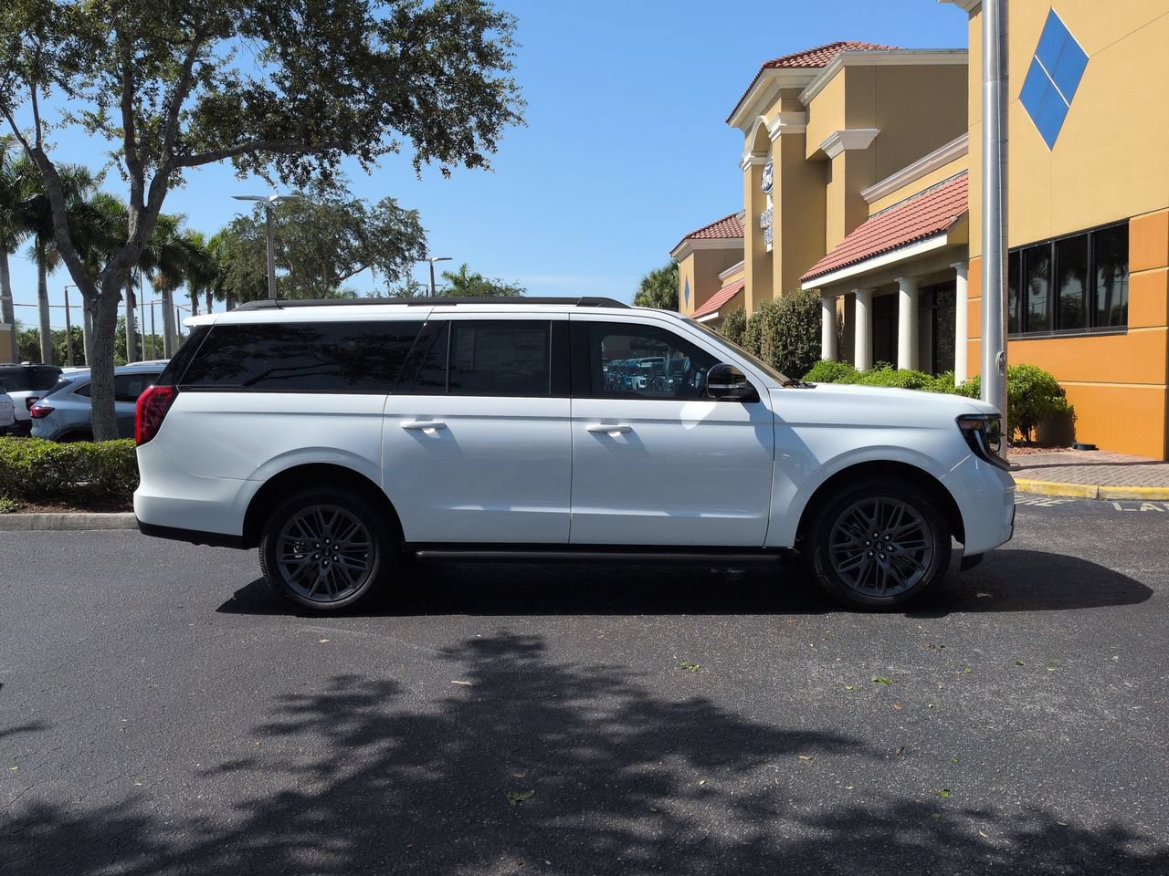 New 2026 Ford Expedition Max Platinum w/ Stealth Appearance Package AWD/4WD image 3