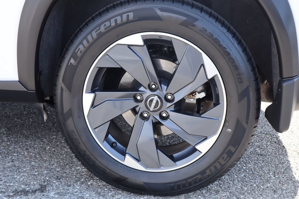 Used 2024 Nissan Rogue SV FWD image 13