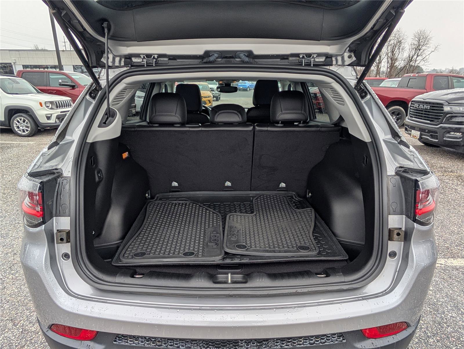 Used 2022 Jeep Compass Trailhawk w/ Trailhawk Elite Group image 13