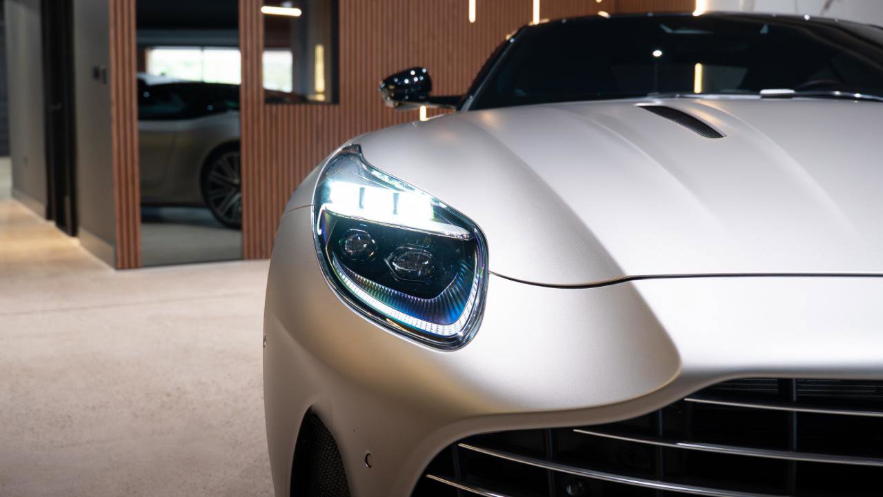 Used 2024 Aston Martin DB12 Coupe RWD image 40
