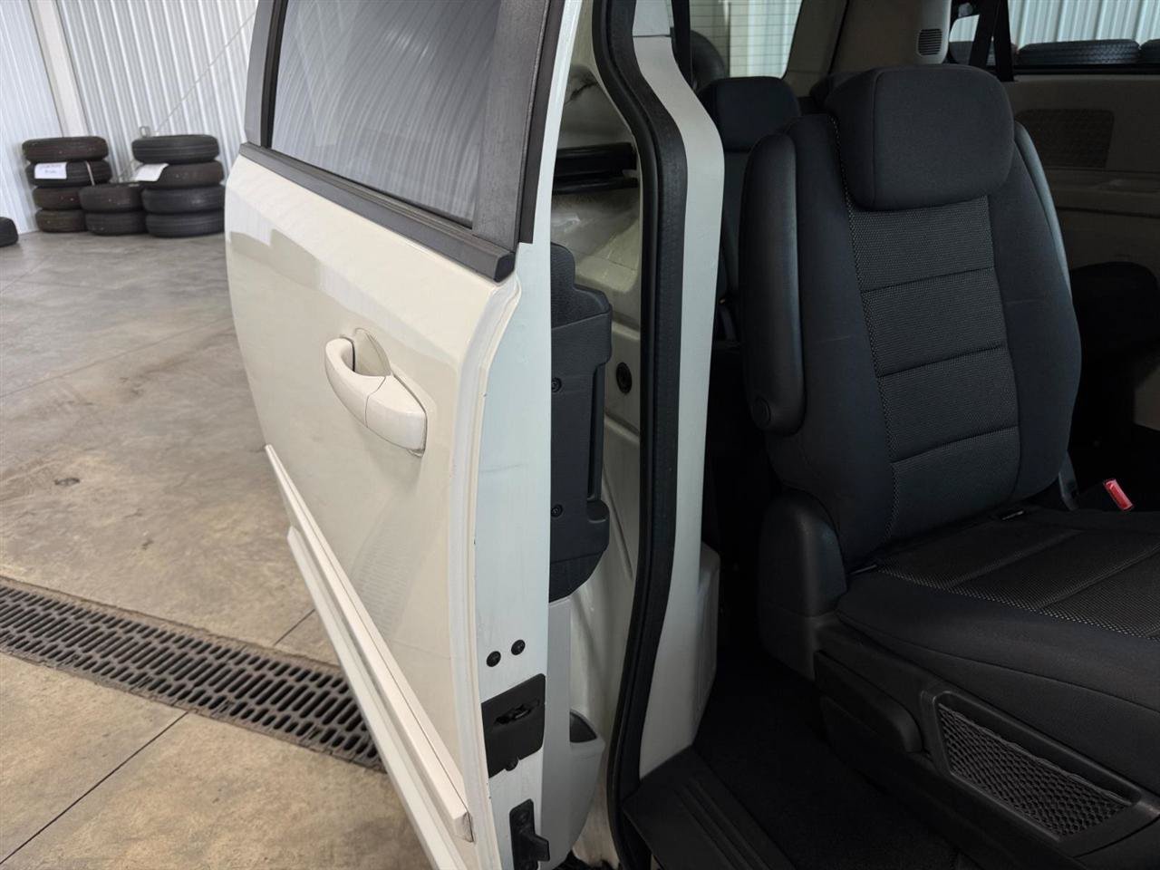 Used 2009 Dodge Grand Caravan SE w/ Climate Group FWD image 23