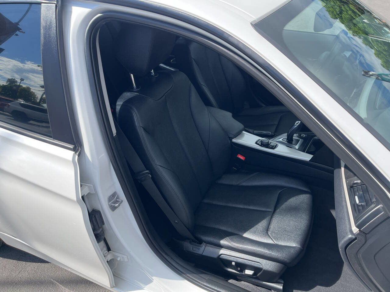 Used 2015 BMW 320i Sedan image 12