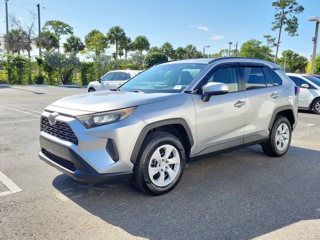 Used 2019 Toyota RAV4 LE FWD image 3