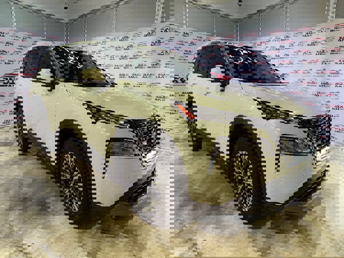 Used 2023 Nissan Rogue SV image 5