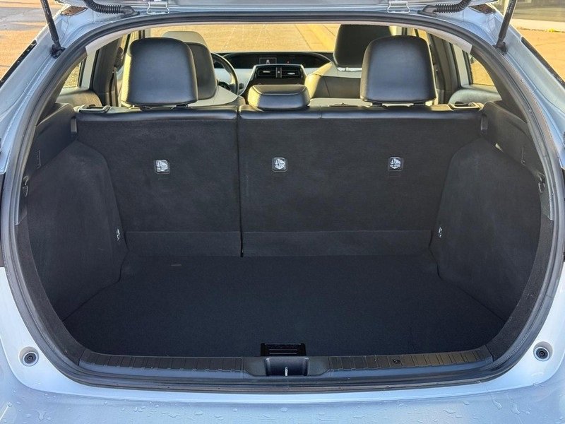 Used 2022 Toyota Prius XLE image 4