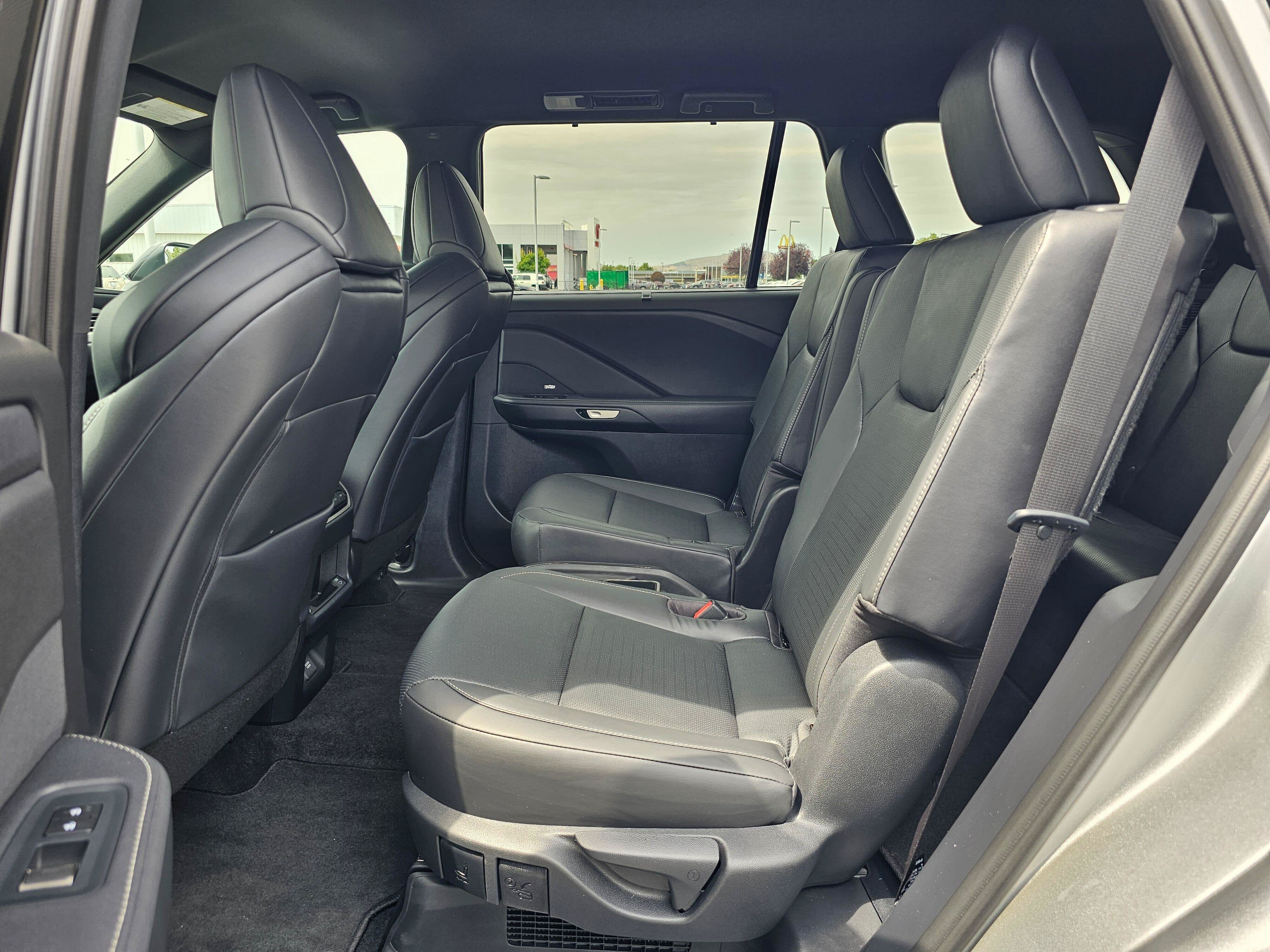 Used 2026 Lexus TX 500h AWD w/ Technology Package image 17