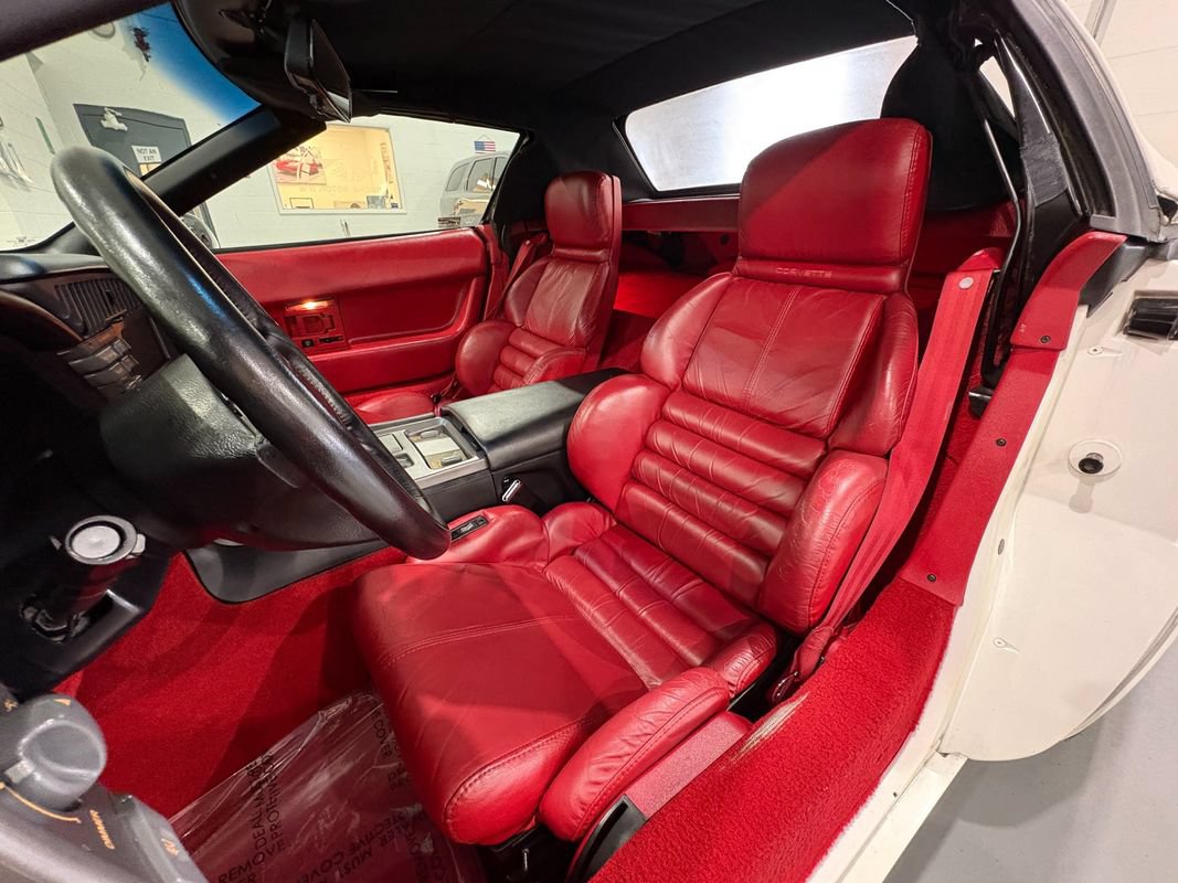 Used 1991 Chevrolet Corvette Convertible RWD image 17