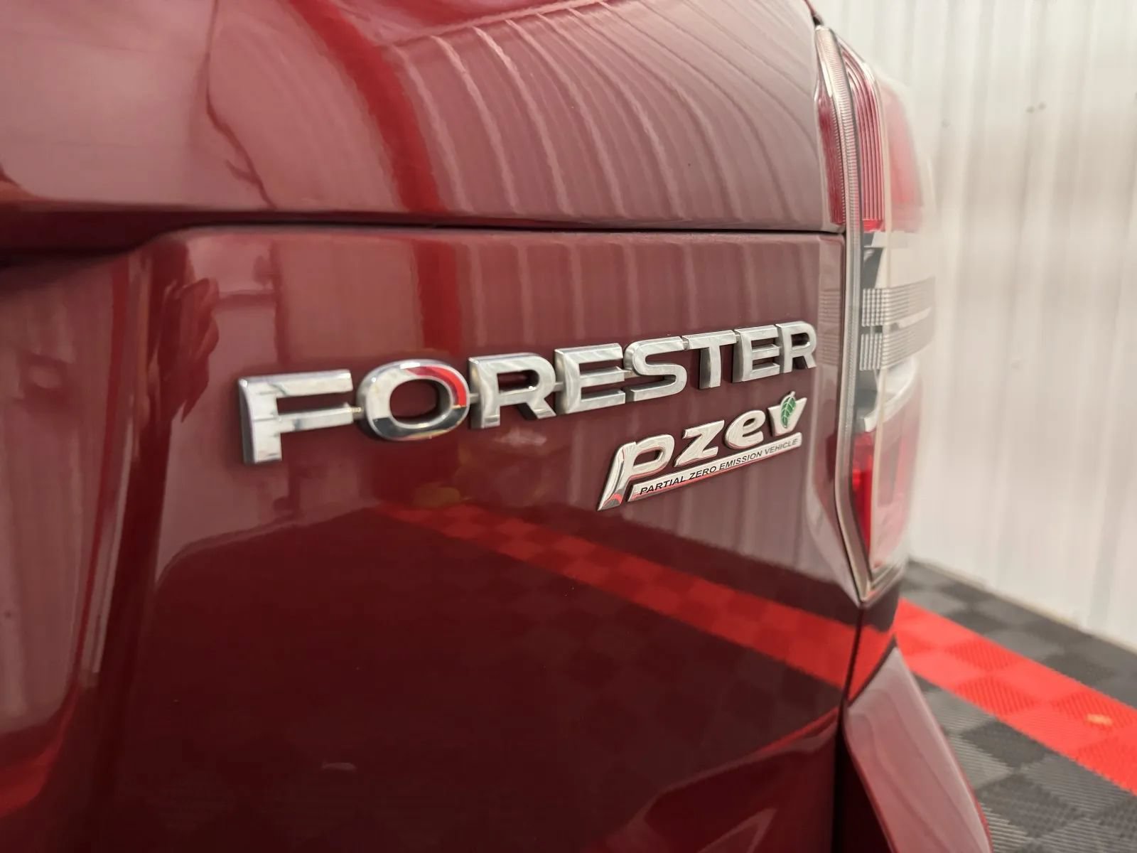 Used 2016 Subaru Forester 2.5i Touring w/ Popular Package #1 AWD/4WD image 15