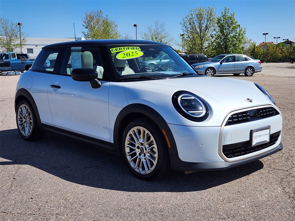 Used 2025 MINI Cooper 2-Door Hardtop image 4
