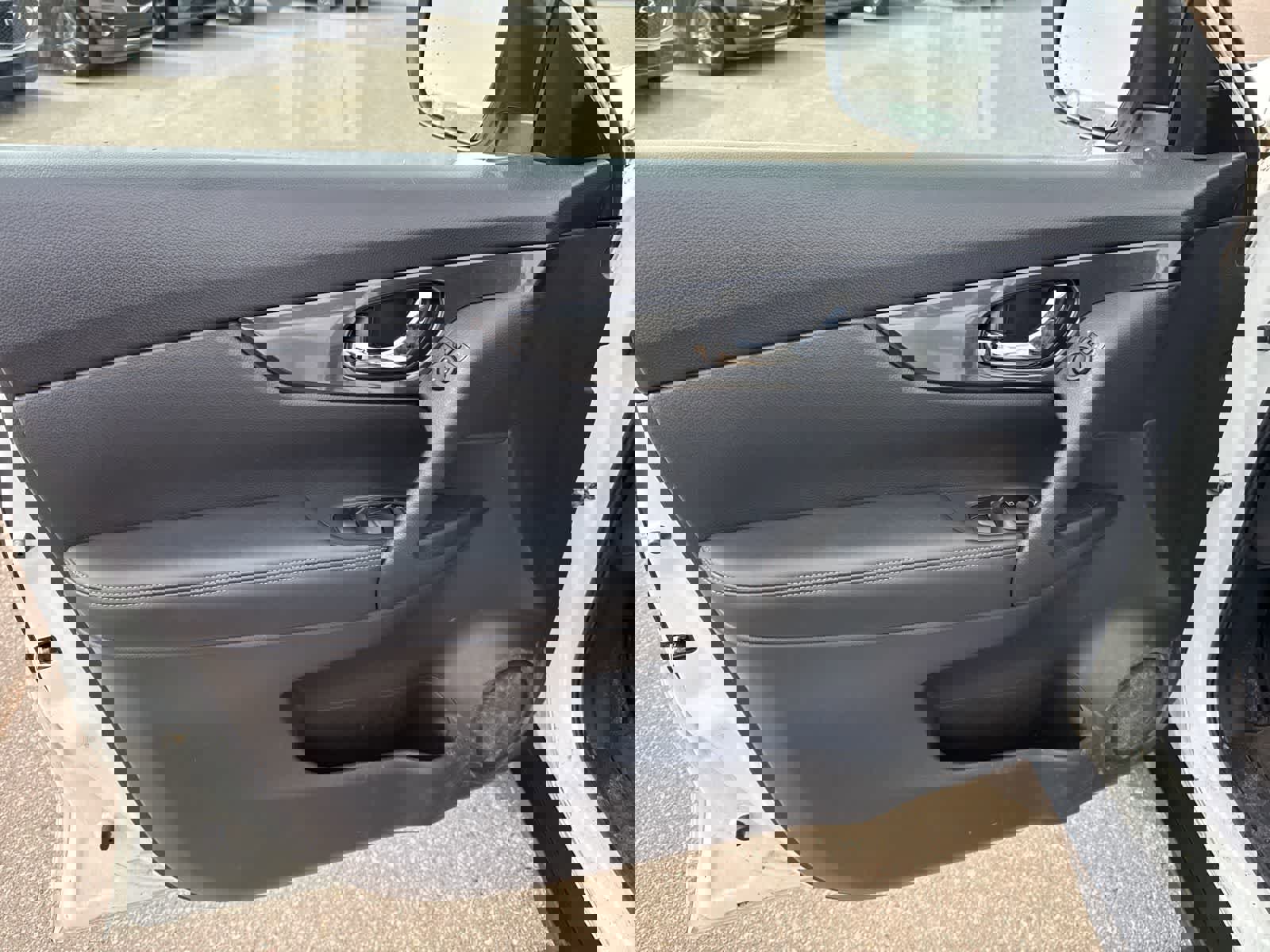 Used 2018 Nissan Rogue S image 15