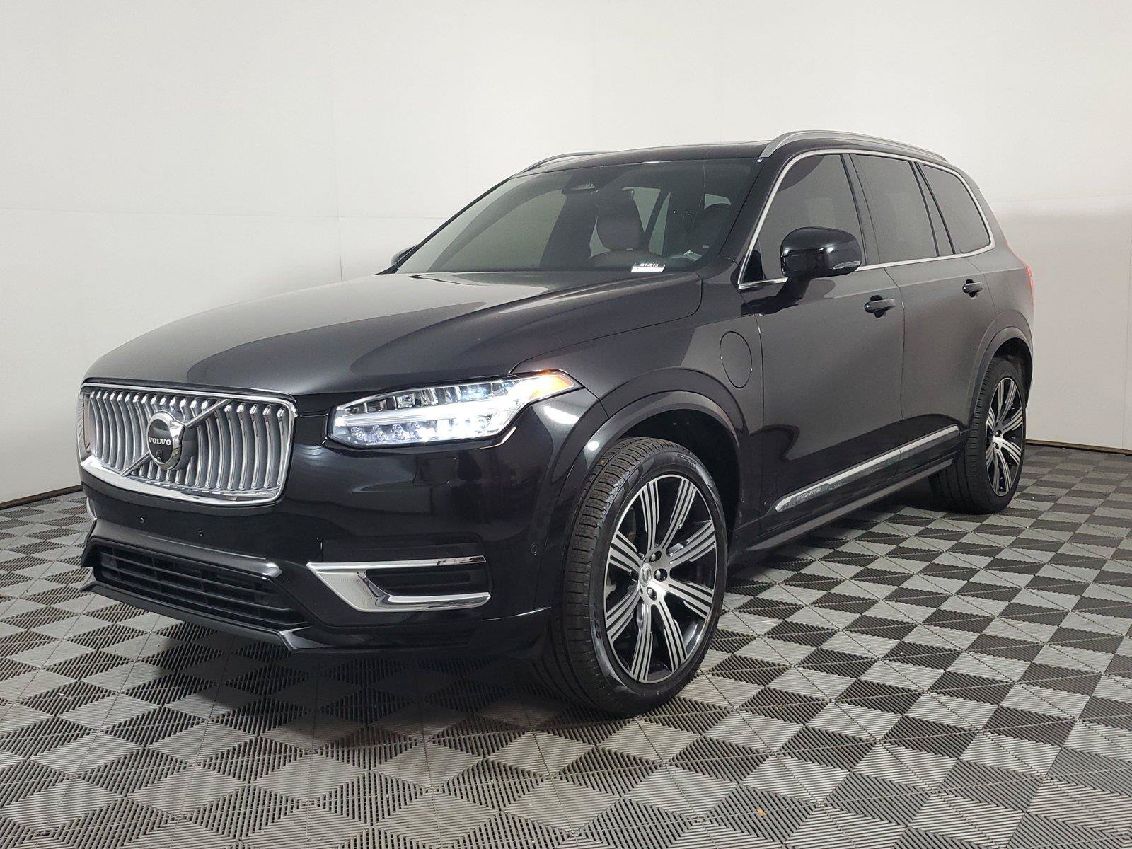 Certified 2024 Volvo XC90 T8 Plus AWD/4WD image 3