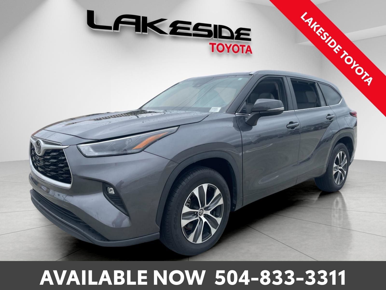 Used 2023 Toyota Highlander XLE image 2
