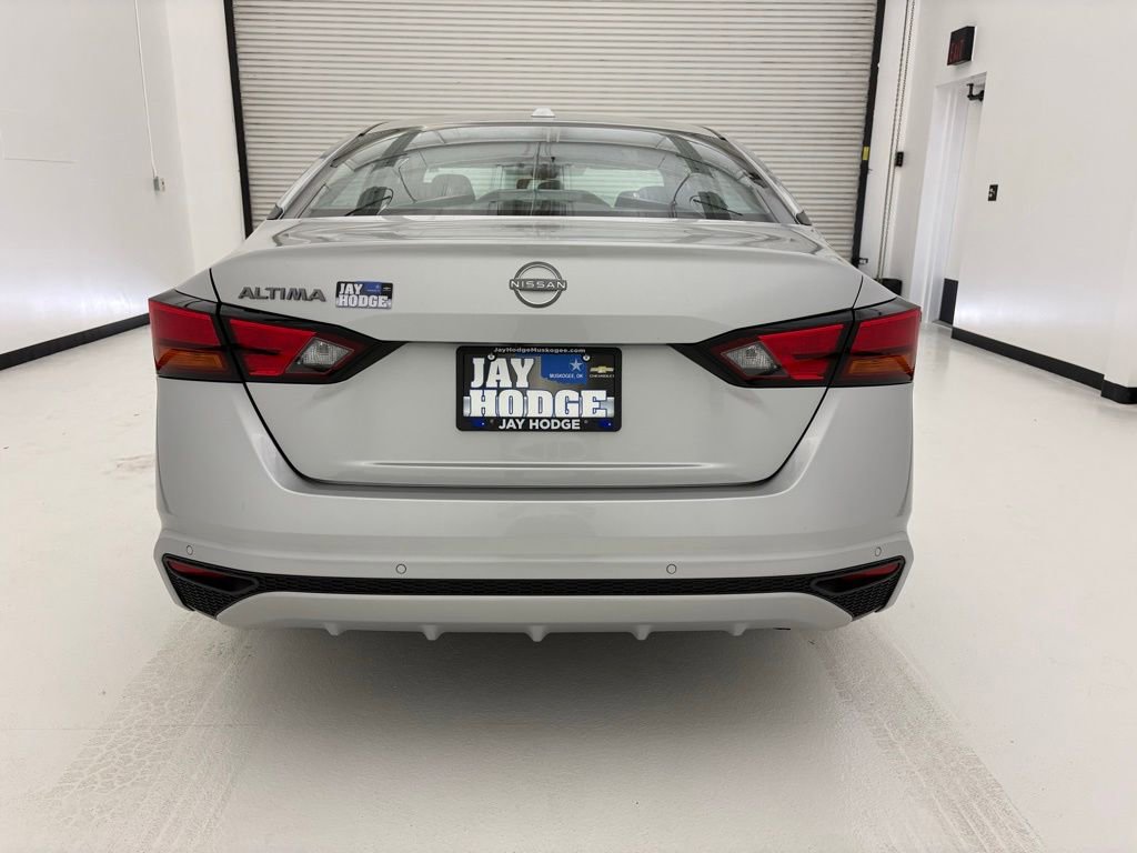 Used 2025 Nissan Altima 2.5 SV FWD image 16