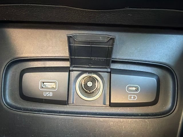 Used 2025 Hyundai Venue FWD image 29
