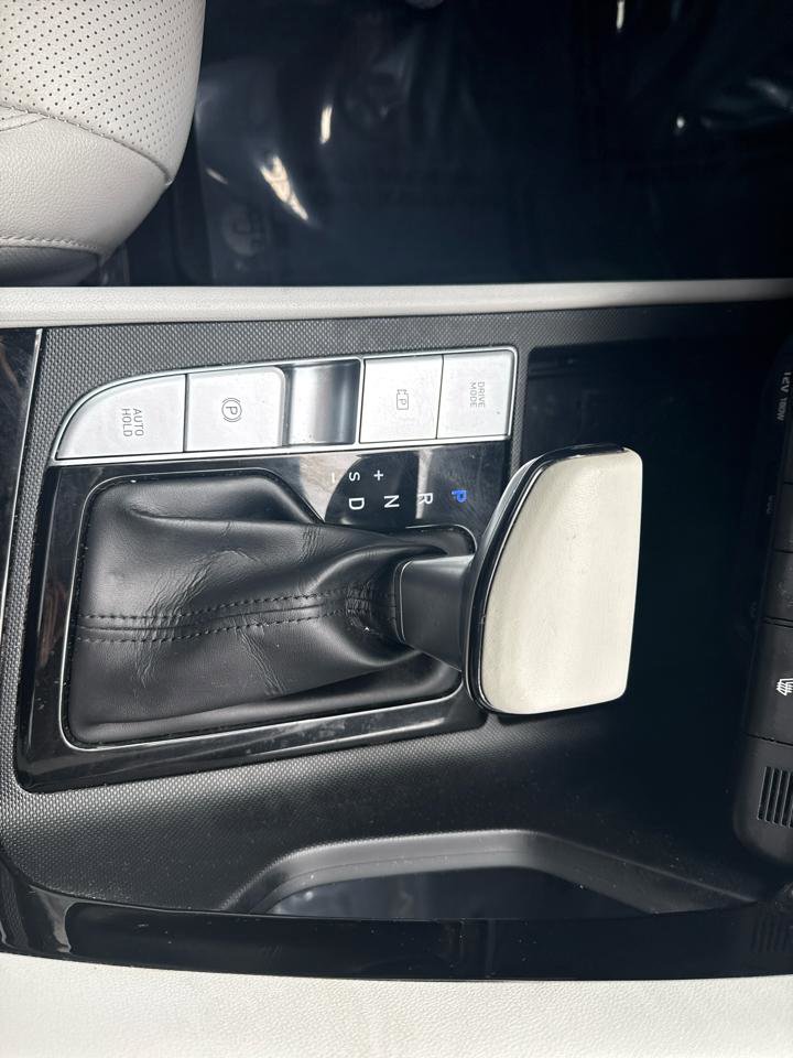 Used 2021 Hyundai Elantra Limited image 24