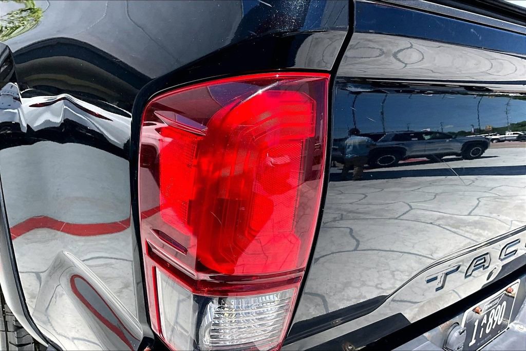 Used 2019 Toyota Tacoma TRD Off-Road AWD/4WD image 19