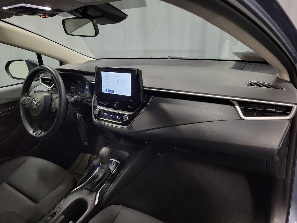 Used 2025 Toyota Corolla LE image 25