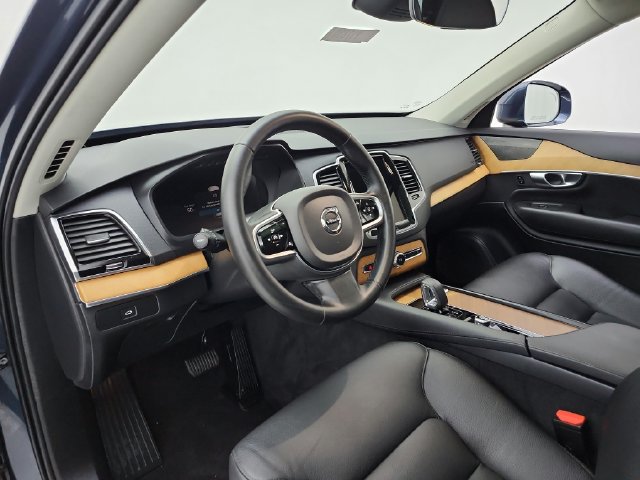 Used 2025 Volvo XC90 B5 Plus w/ Protection Package Premier AWD/4WD image 24