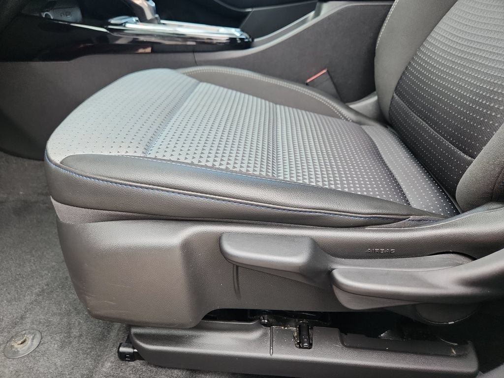 Certified 2025 Chevrolet Trax LT w/ LT Convenience Package FWD image 19
