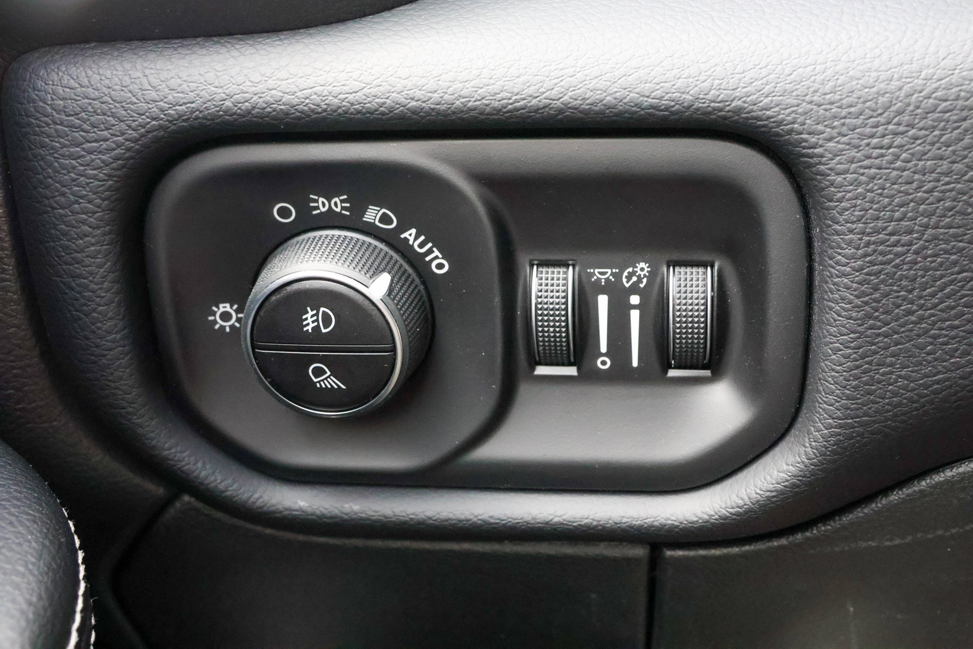 New 2026 RAM 2500 Laramie AWD/4WD image 30