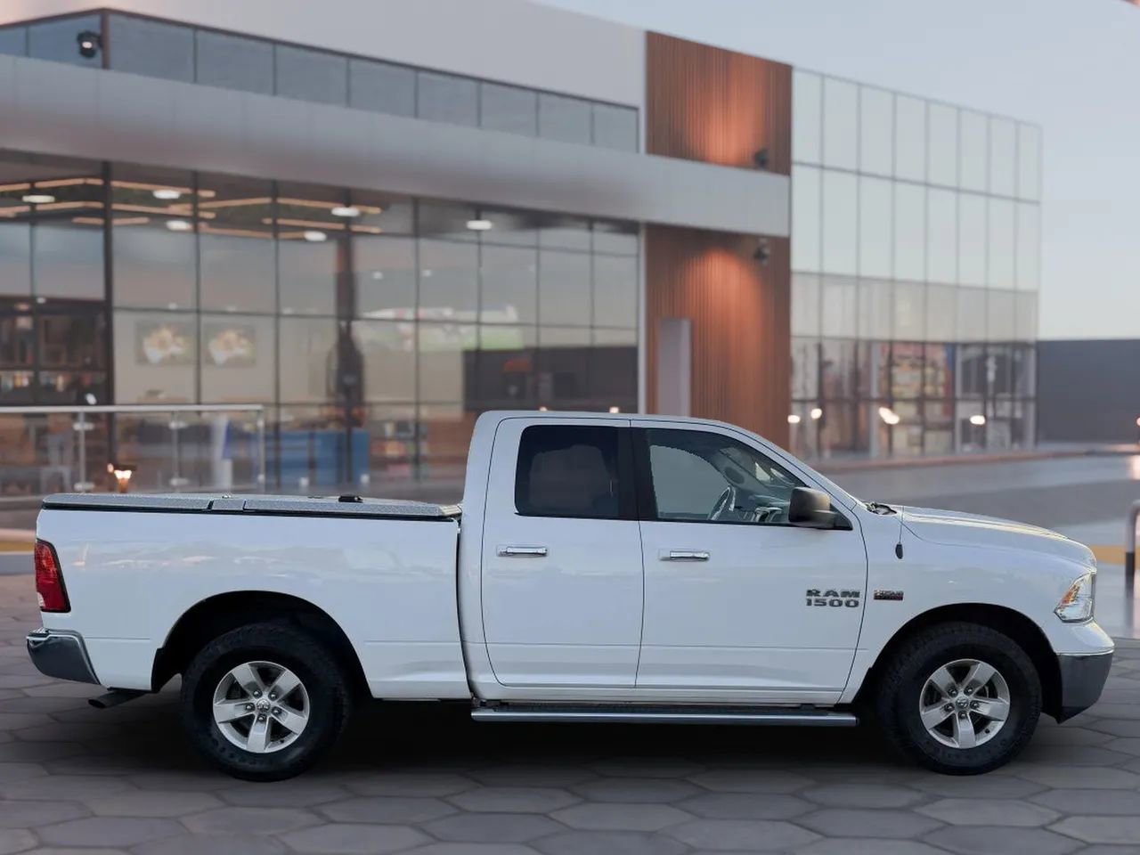 Used 2017 RAM 1500 Classic SLT AWD/4WD image 10