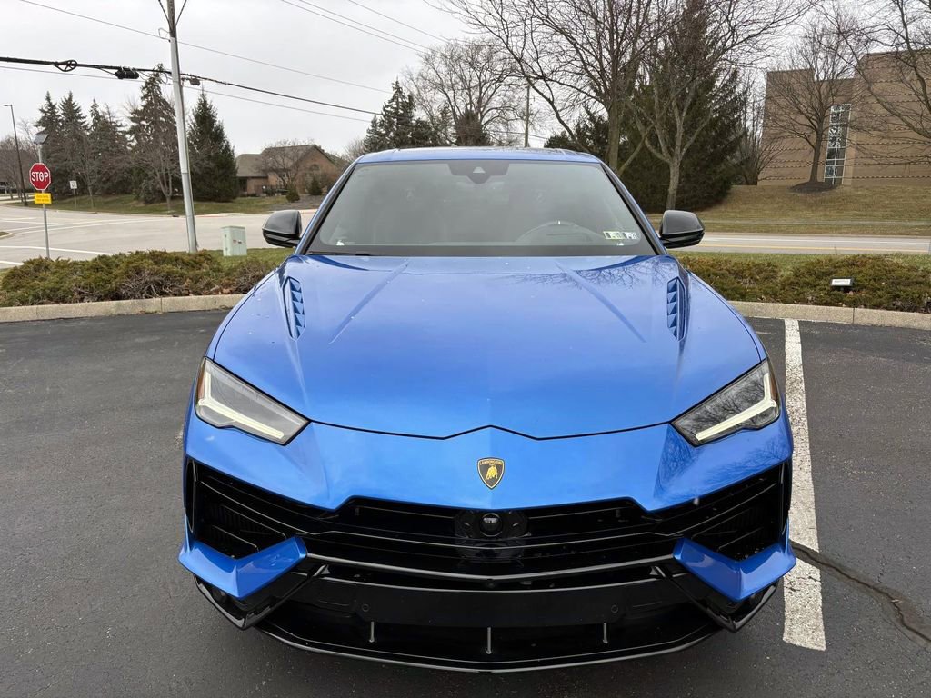 Used 2023 Lamborghini Urus S image 2