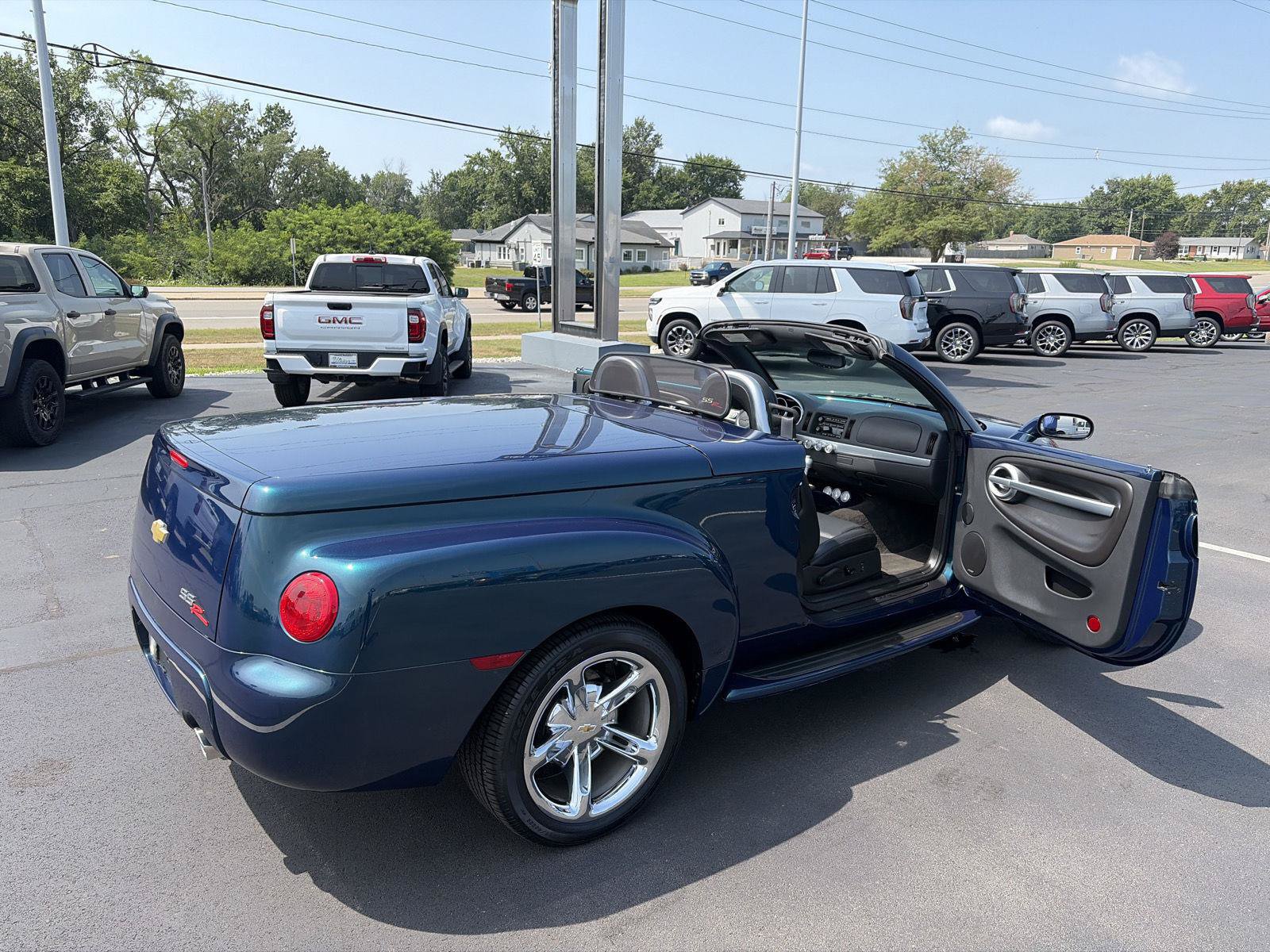 Used 2006 Chevrolet SSR w/ Preferred Equipment Group RWD image 21