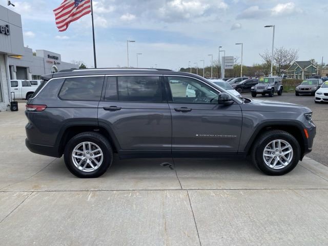 Used 2023 Jeep Grand Cherokee L Laredo w/ Luxury Tech Group I AWD/4WD image 2