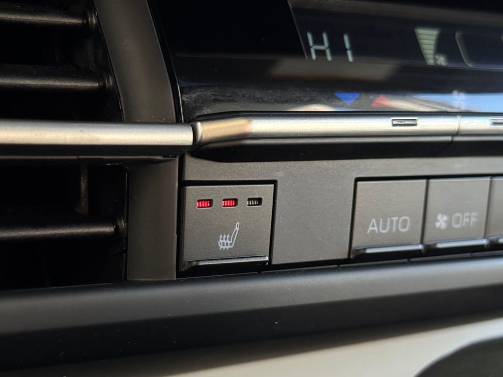 Used 2024 Toyota Sienna XSE image 32