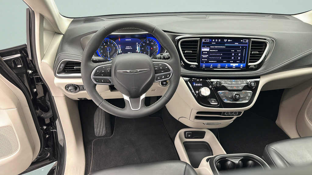Used 2023 Chrysler Pacifica Touring-L AWD/4WD image 12