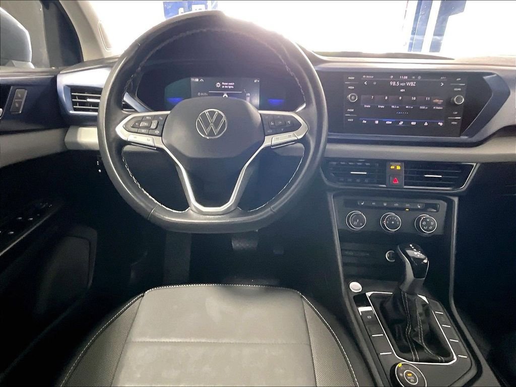 Used 2022 Volkswagen Taos SE w/ Panoramic Sunroof Package AWD/4WD image 17