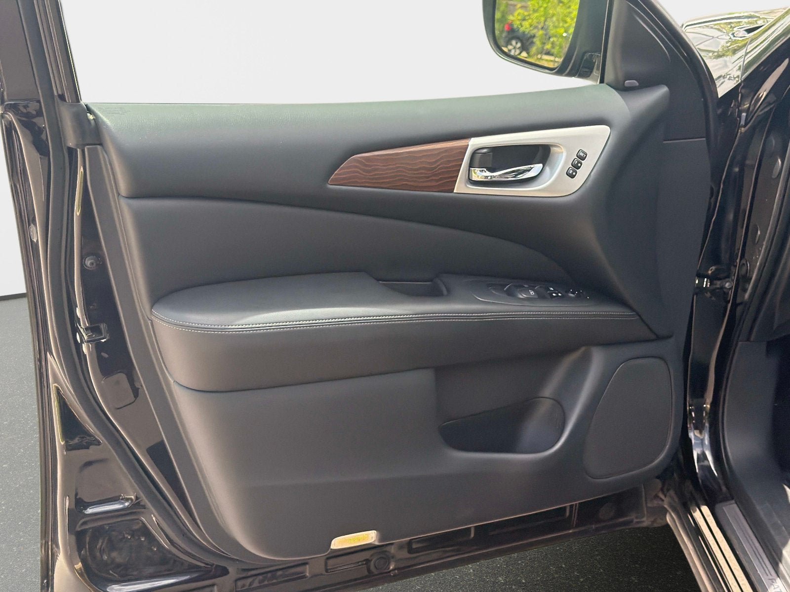Used 2020 Nissan Pathfinder Platinum AWD/4WD image 20