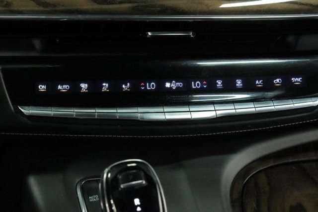 Used 2022 Cadillac Escalade ESV Sport Platinum AWD/4WD image 16