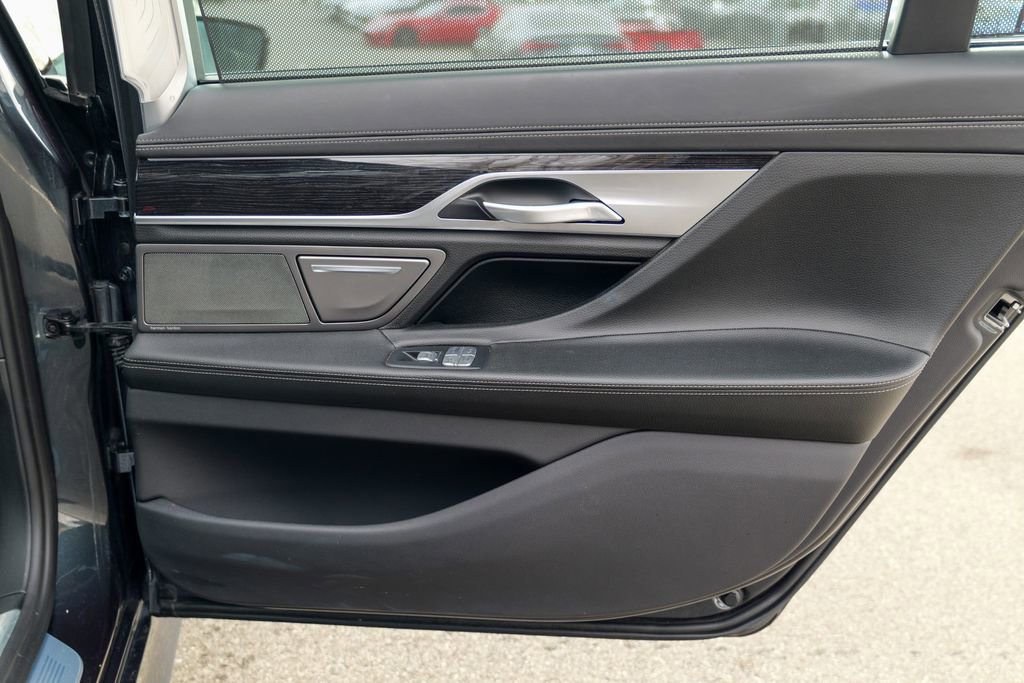 Used 2019 BMW 740i xDrive w/ Executive Package image 30