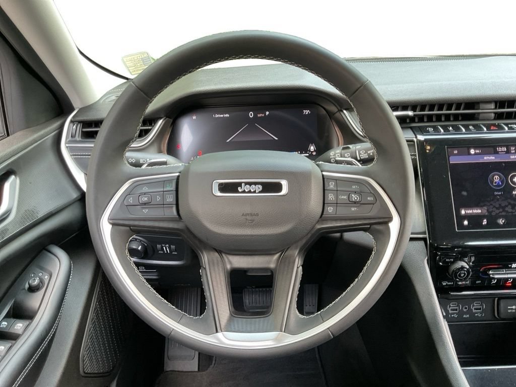 Used 2023 Jeep Grand Cherokee Laredo AWD/4WD image 18