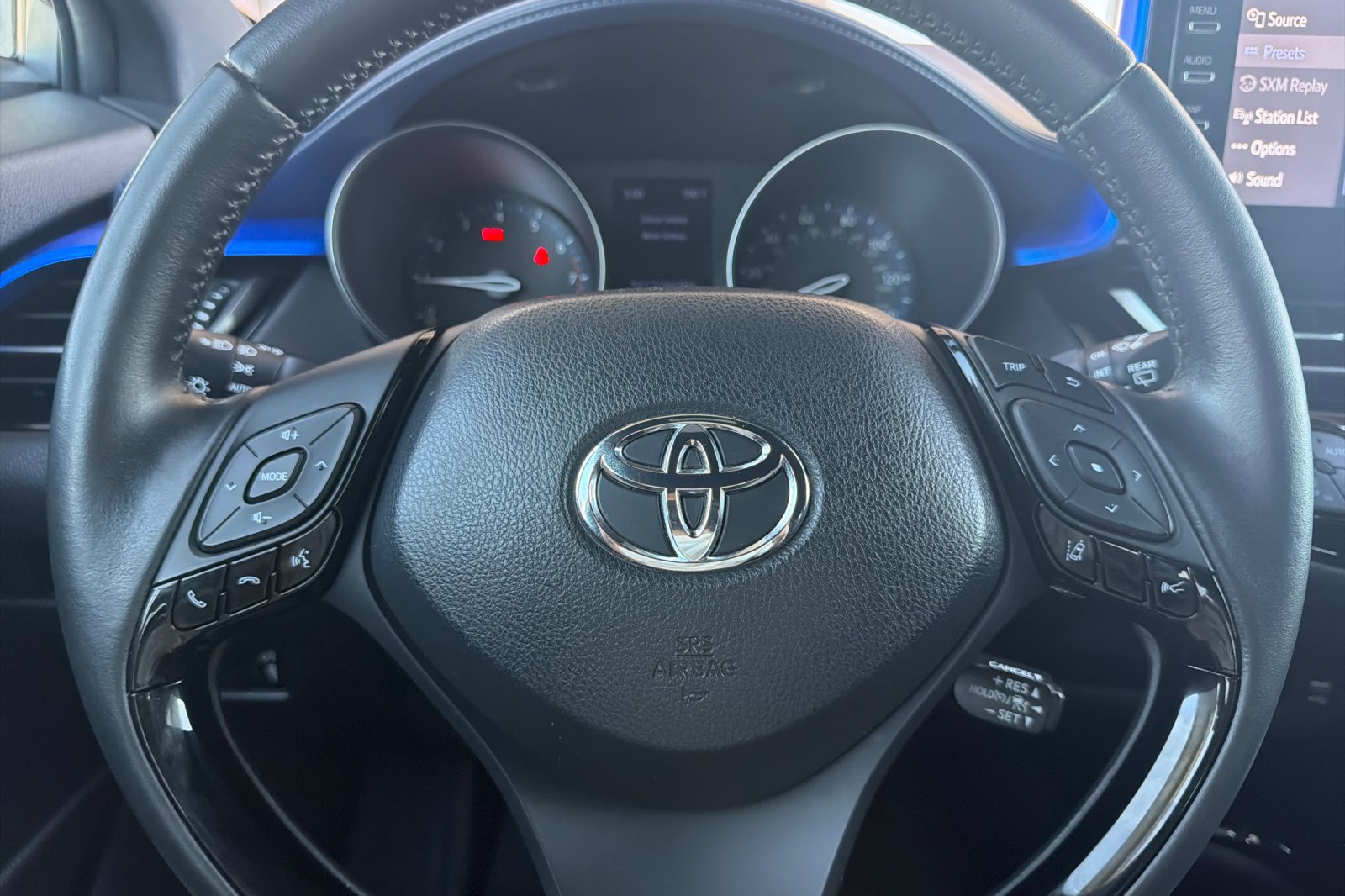 Used 2020 Toyota C-HR XLE FWD image 29