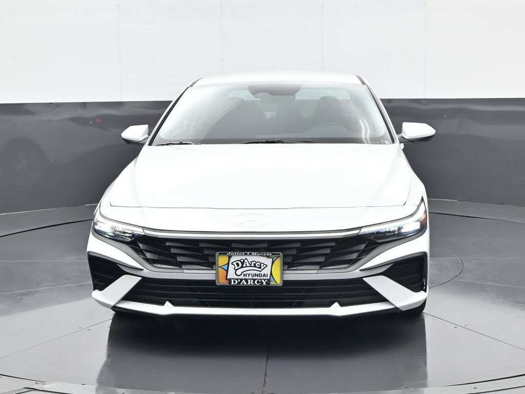 New 2026 Hyundai Elantra SE FWD image 2