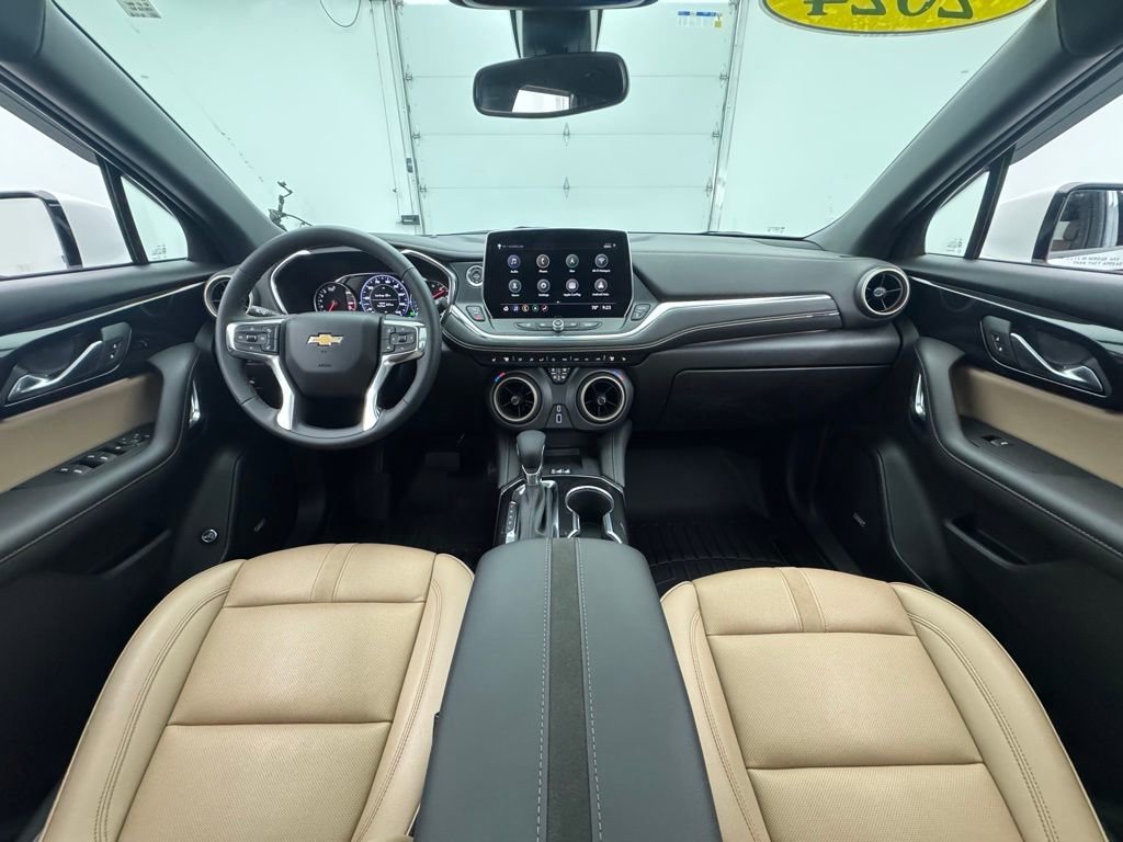 Used 2024 Chevrolet Blazer Premier AWD/4WD image 3