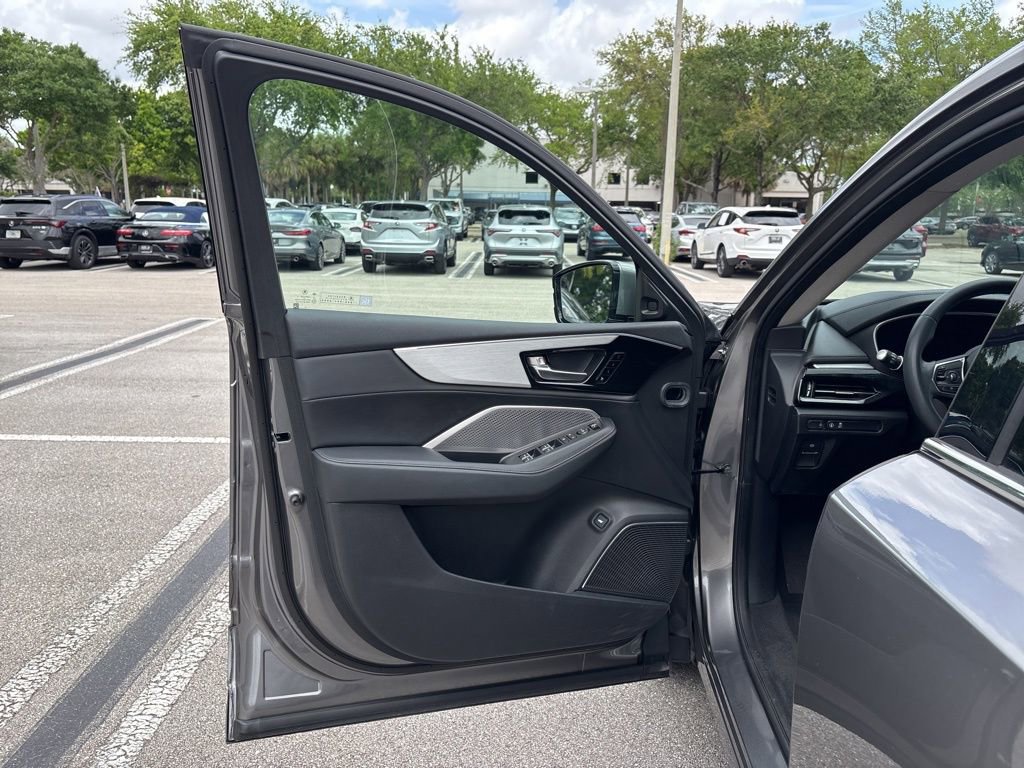 Used 2023 Acura MDX FWD image 17