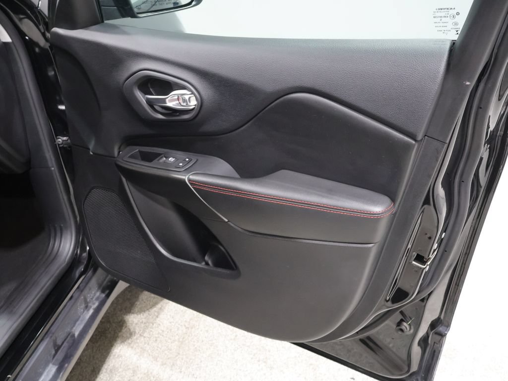 Used 2020 Jeep Cherokee Trailhawk w/ Cold Weather Group AWD/4WD image 26