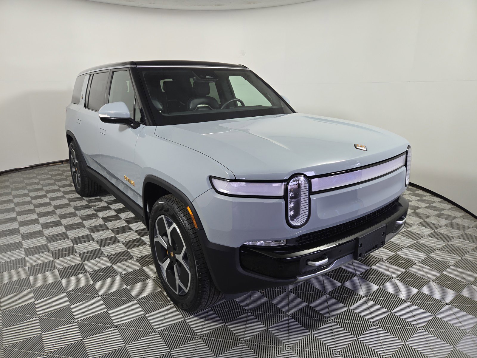 Used 2024 Rivian R1S Adventure AWD/4WD image 7