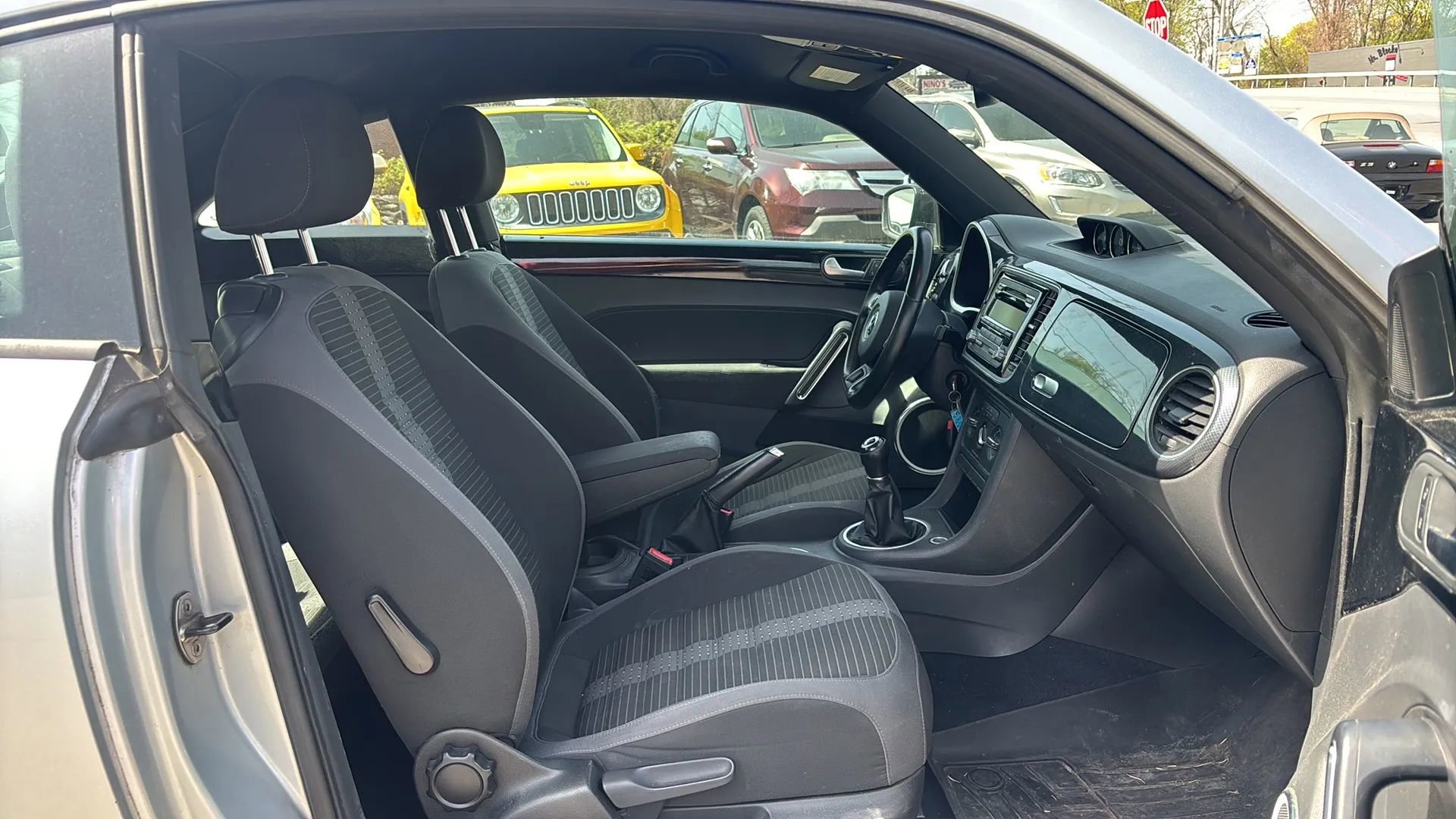Used 2014 Volkswagen Beetle R-Line FWD image 23