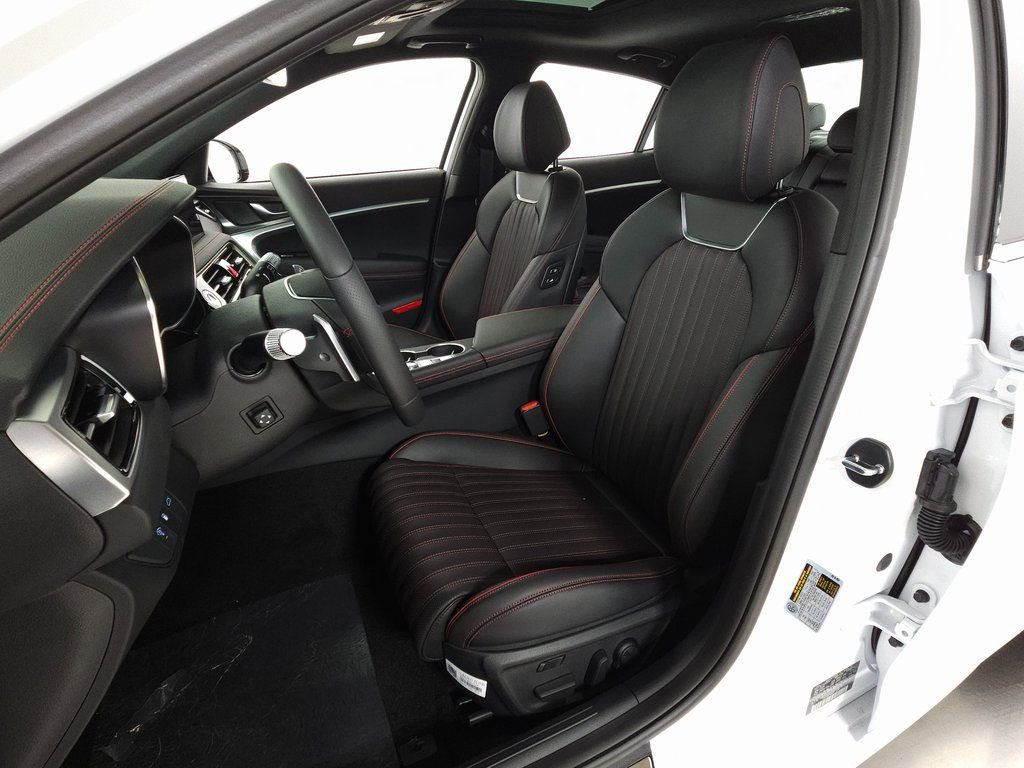 Used 2025 Genesis G70 3.3T Advanced image 13