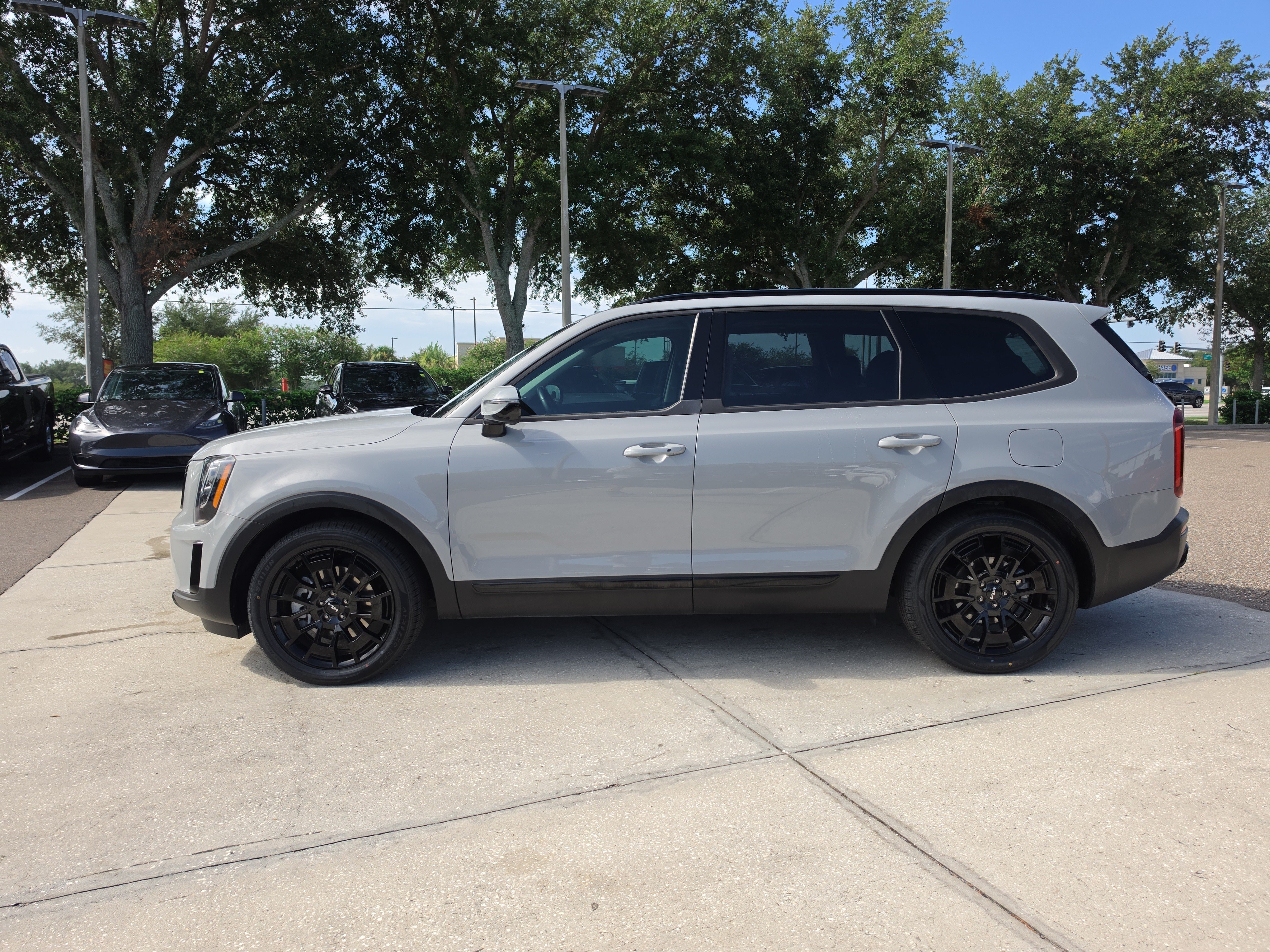 Certified 2022 Kia Telluride SX w/ Nightfall Edition Package AWD/4WD image 5