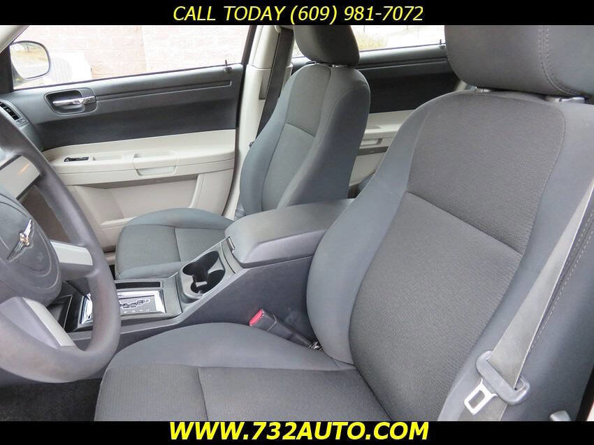 Used 2006 Chrysler 300 Base 4dr Sedan image 28