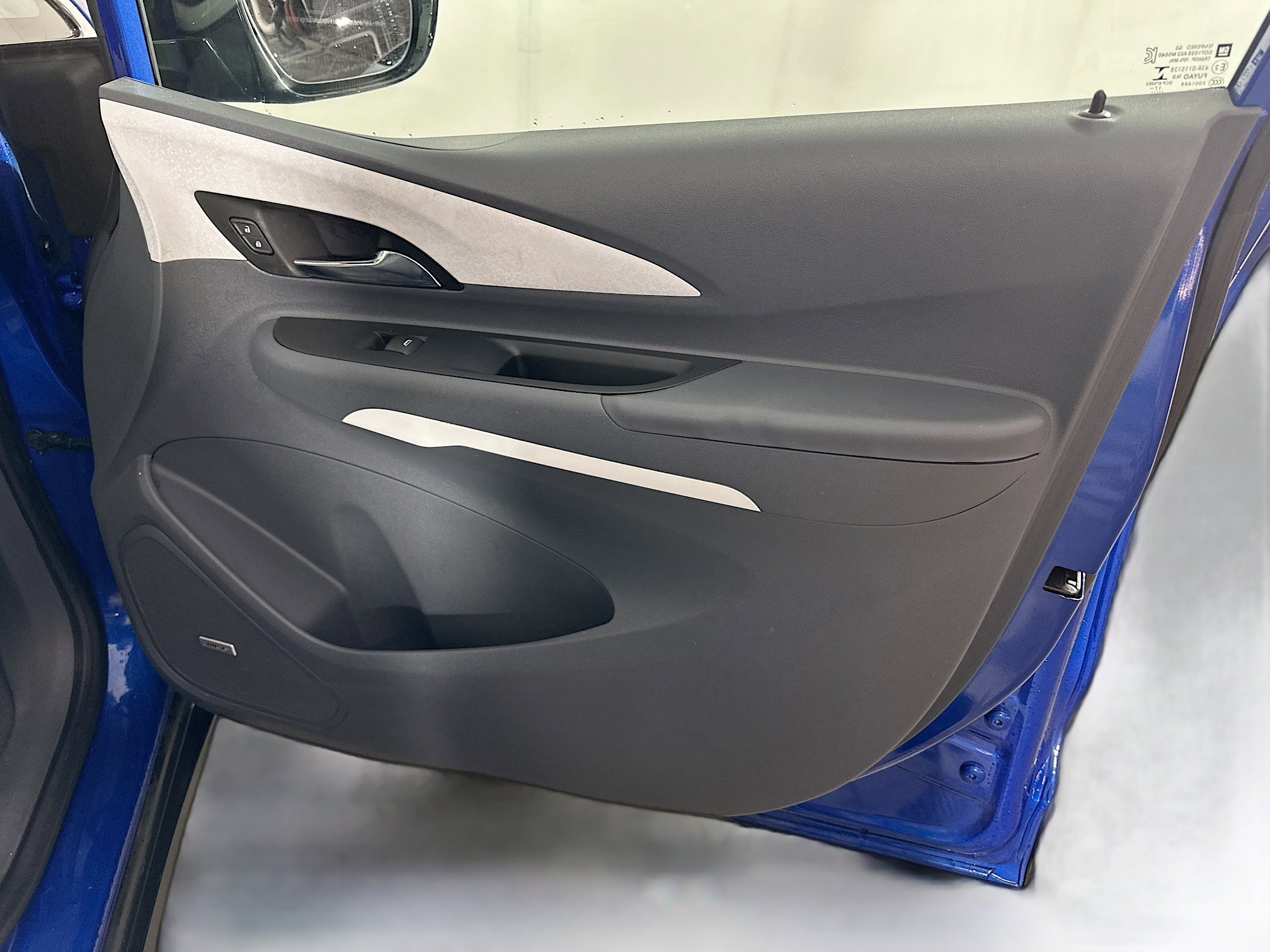 Used 2017 Chevrolet Bolt Premier w/ Driver Confidence II Package image 29