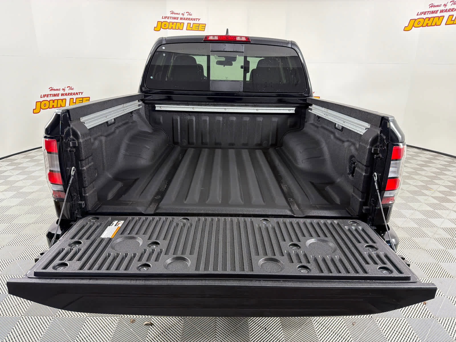 New 2025 Nissan Frontier SV w/ SV Convenience Package image 5