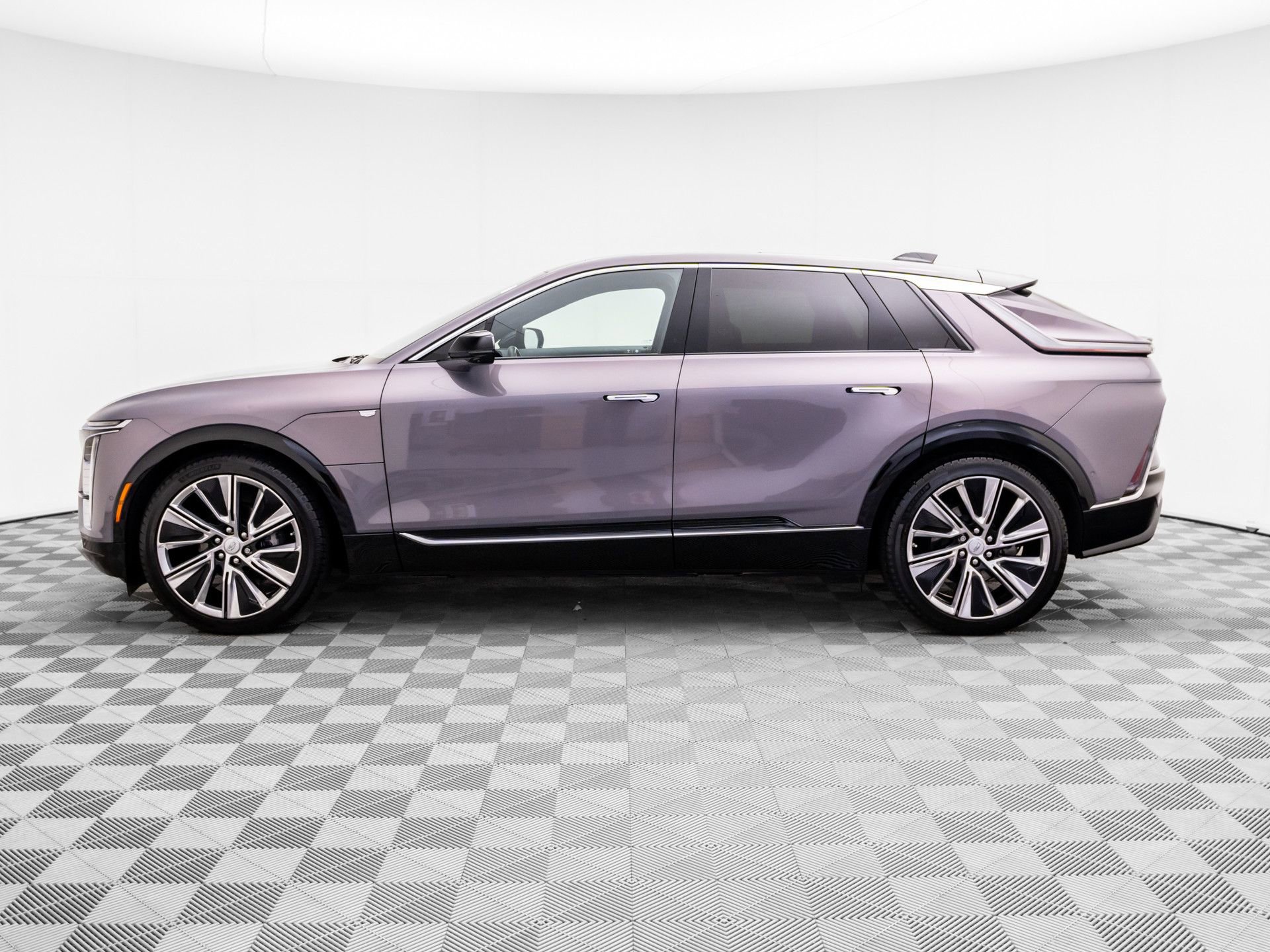 Certified 2025 Cadillac Lyriq Luxury w/ LPO, Floor Liner Package image 2