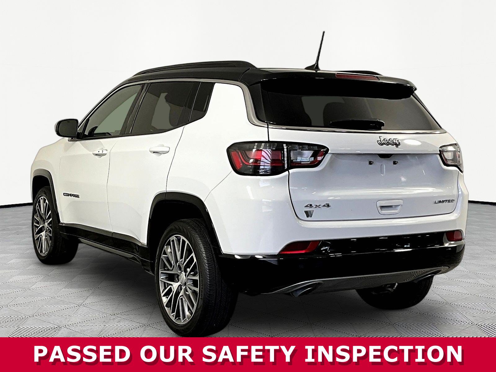 Used 2023 Jeep Compass Limited w/ Elite Group AWD/4WD image 4